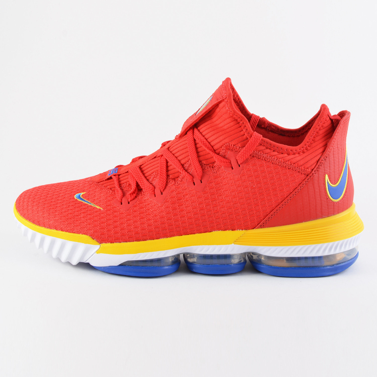 nike performance lebron xvi low