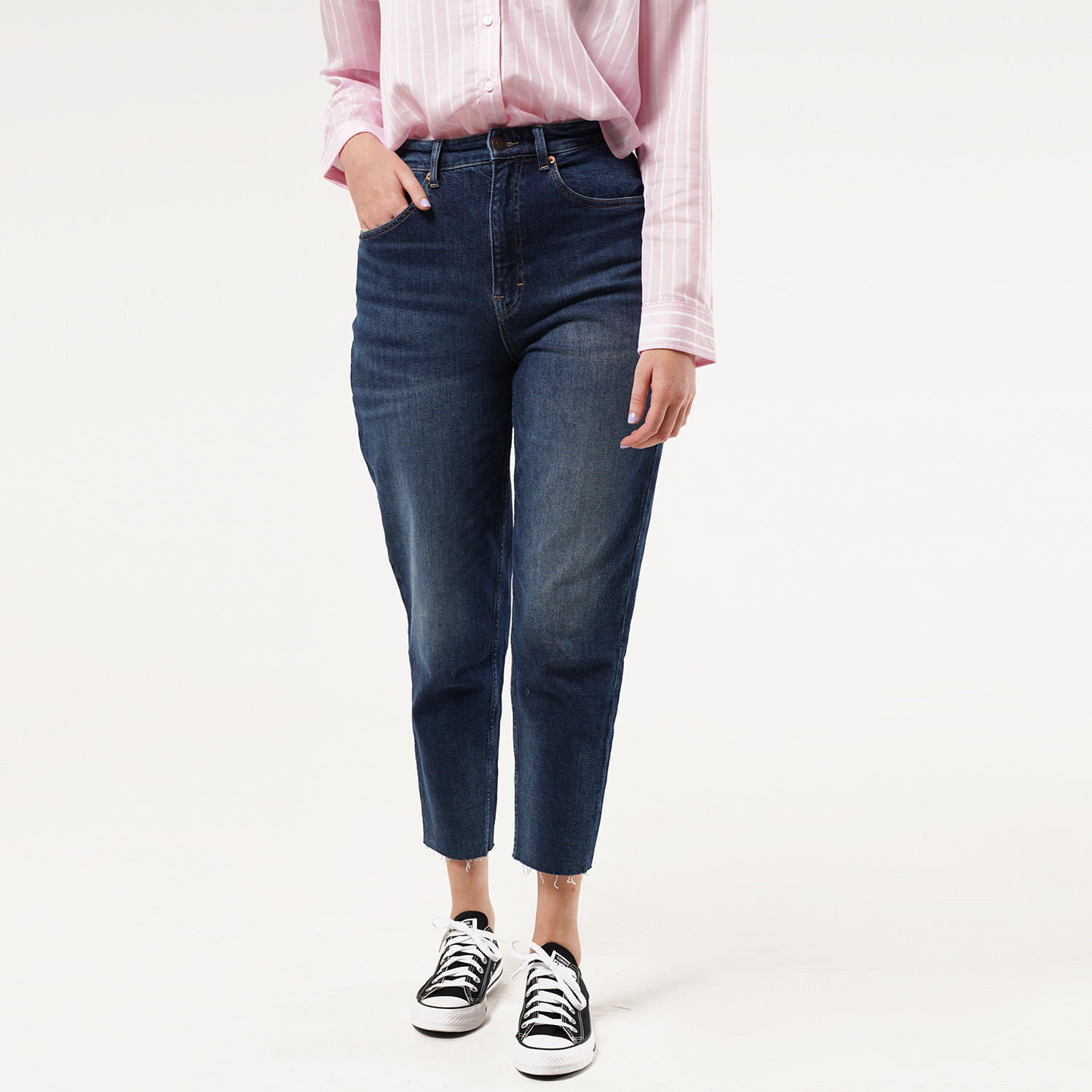 tommy jeans mom jean