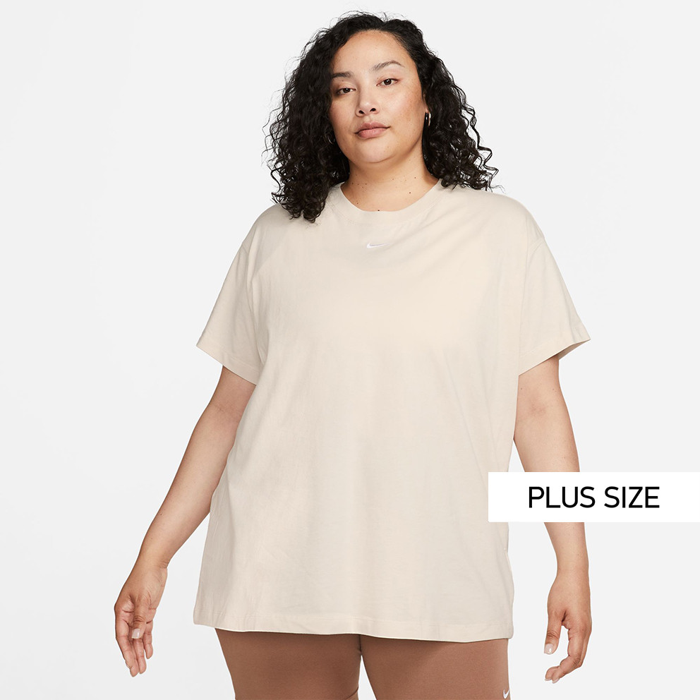Nike Sportswear Essential Women's Plus Size T-shirt